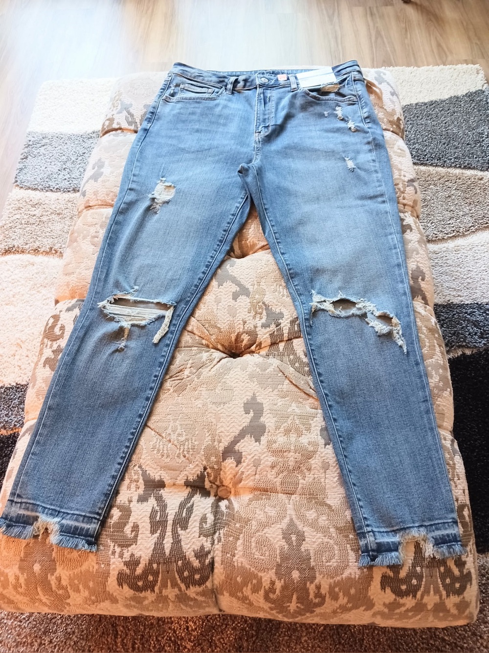 Arizona Jeans/Arizona Skinny High-Rise 
Distressed Jean, Hi-Rise